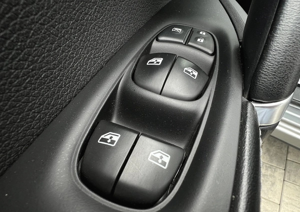 Nissan Qashqai cena 73900 przebieg: 106000, rok produkcji 2018 z Woźniki małe 742